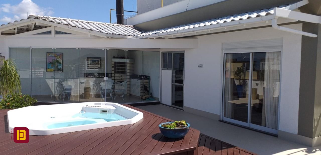 Cobertura com 173m², 2 quartos (sendo 1 suíte), 1 garagem, no bairro Centro em Florianópolis