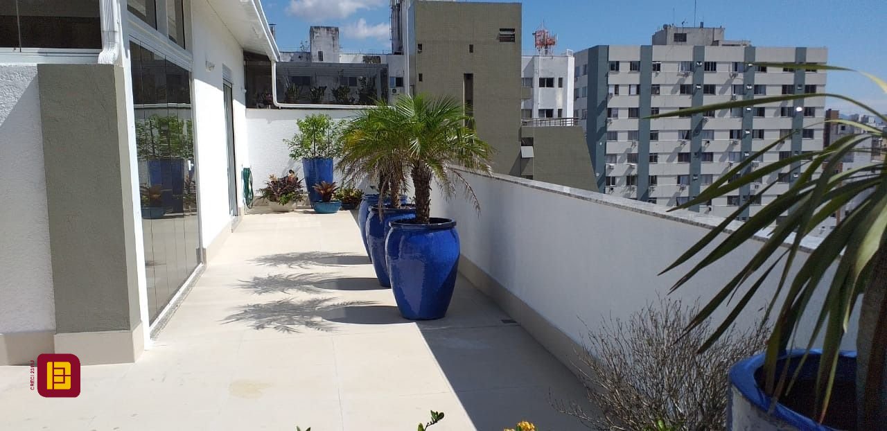 Cobertura com 173m², 2 quartos (sendo 1 suíte), 1 garagem, no bairro Centro em Florianópolis