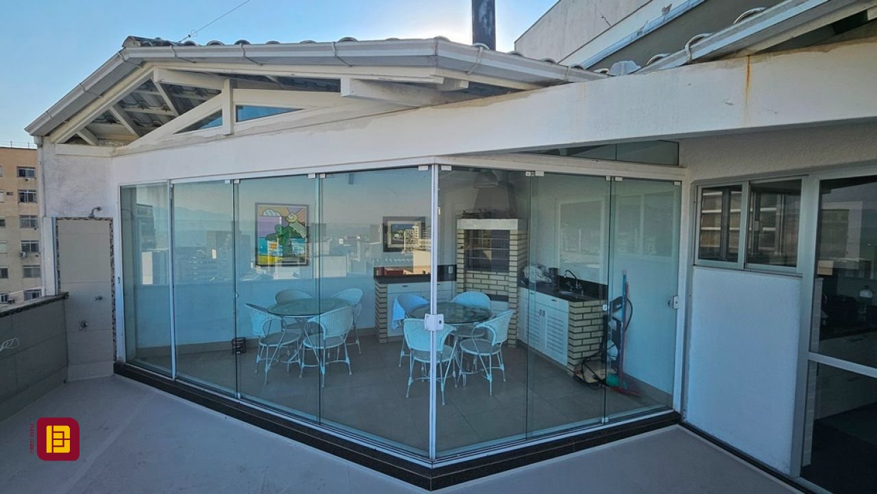 Cobertura com 173m², 2 quartos (sendo 1 suíte), 1 garagem, no bairro Centro em Florianópolis
