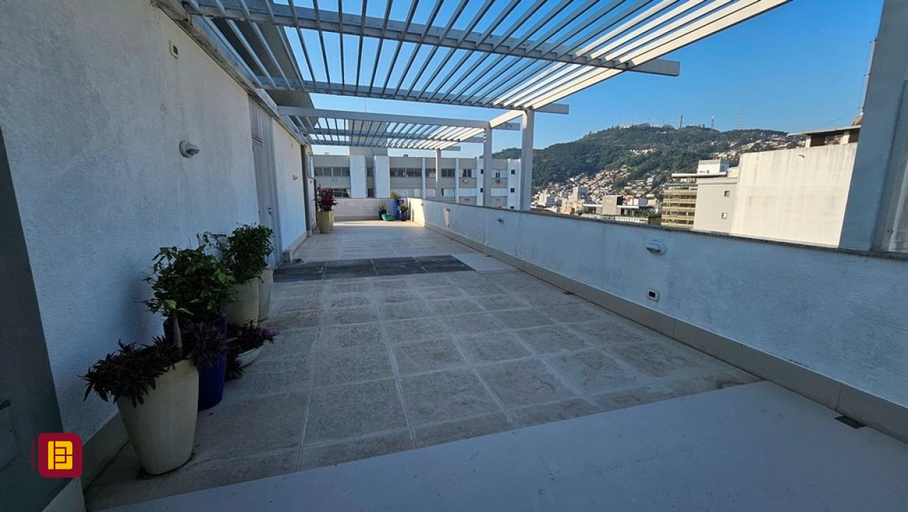 Cobertura com 173m², 2 quartos (sendo 1 suíte), 1 garagem, no bairro Centro em Florianópolis