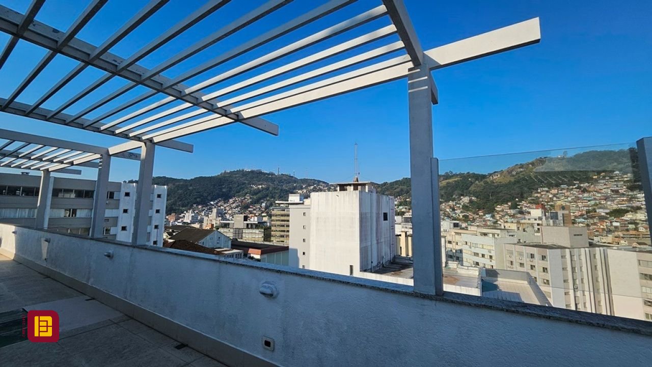 Cobertura com 173m², 2 quartos (sendo 1 suíte), 1 garagem, no bairro Centro em Florianópolis