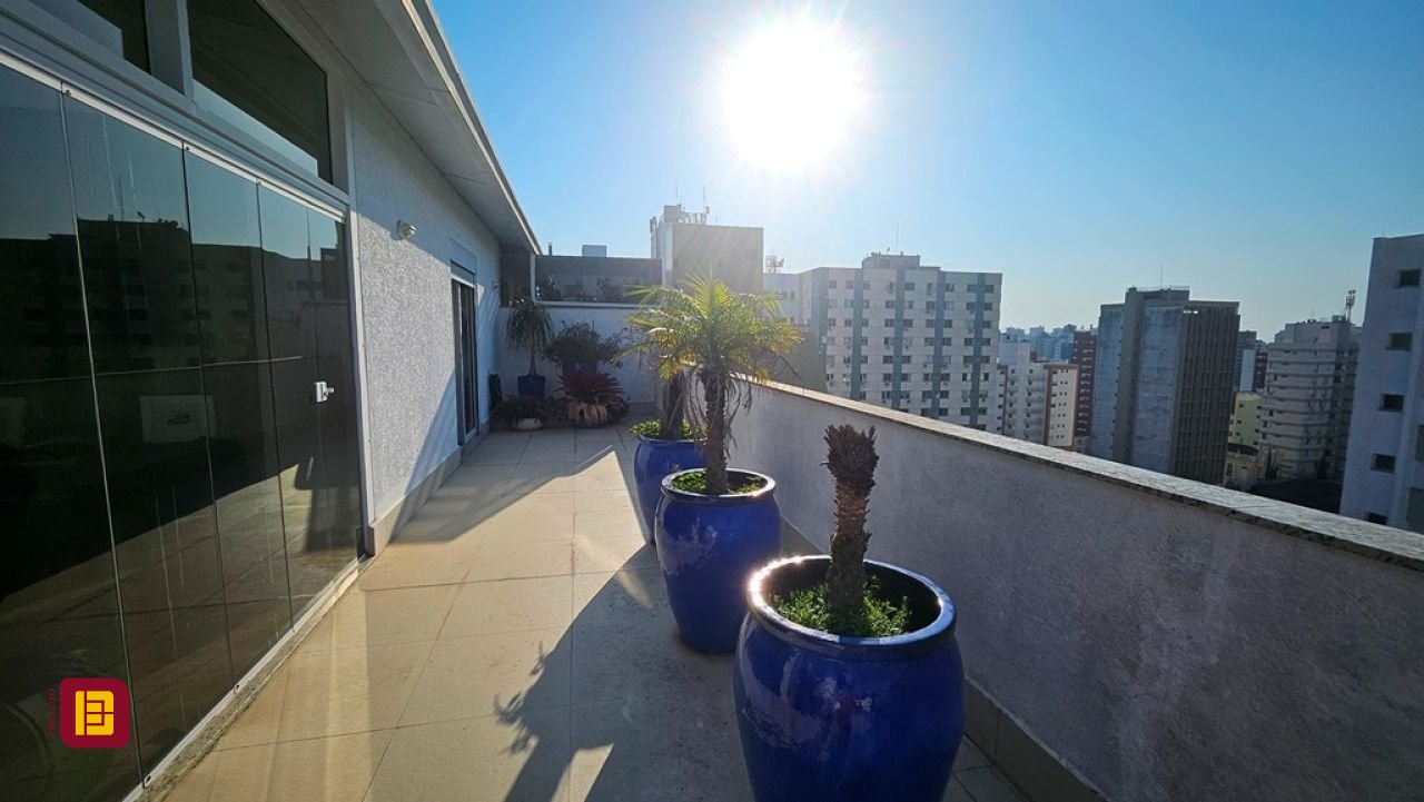 Cobertura com 173m², 2 quartos (sendo 1 suíte), 1 garagem, no bairro Centro em Florianópolis