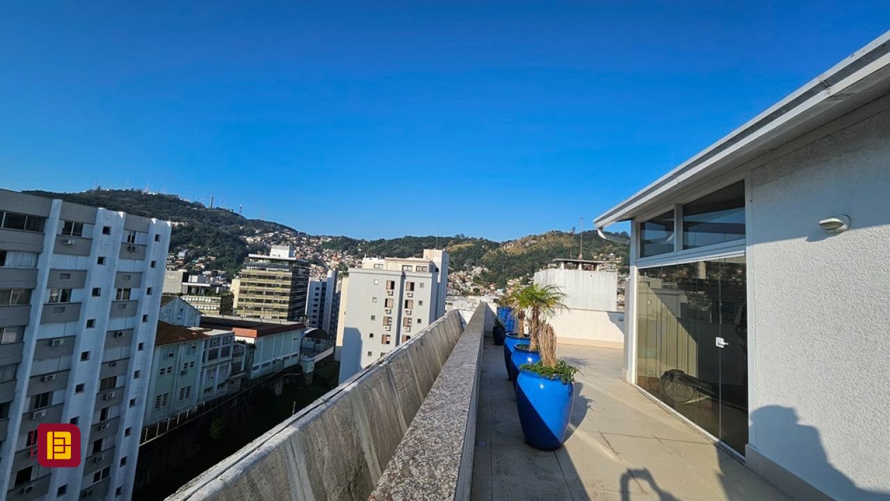 Cobertura com 173m², 2 quartos (sendo 1 suíte), 1 garagem, no bairro Centro em Florianópolis