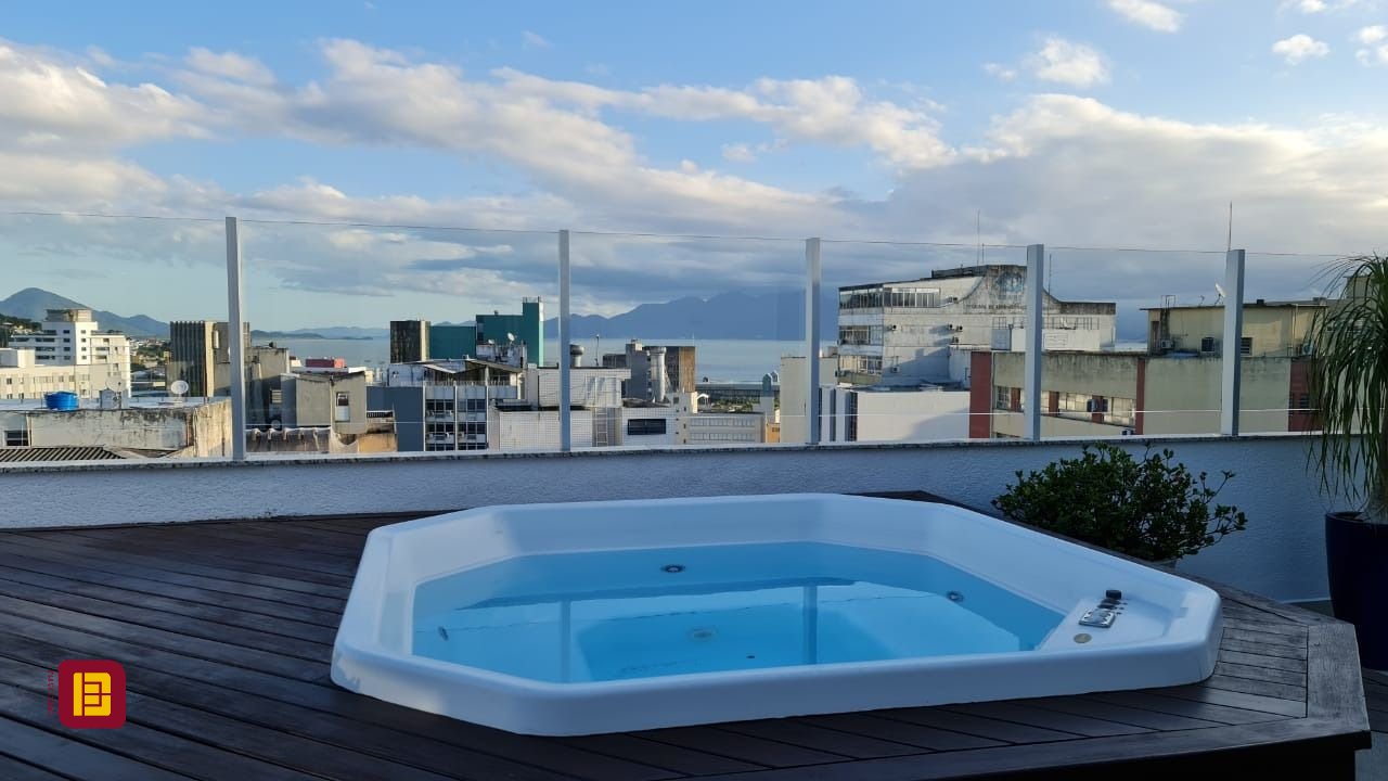 Cobertura com 173m², 2 quartos (sendo 1 suíte), 1 garagem, no bairro Centro em Florianópolis