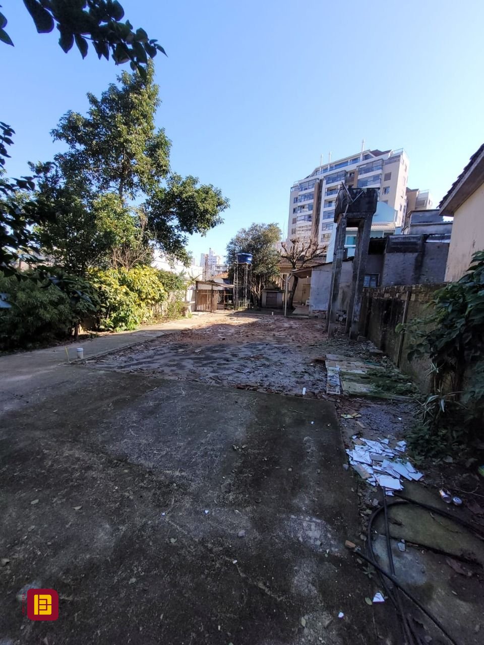 Casa com 138m², 4 quartos (sendo 1 suíte), 4 garagens, no bairro Estreito em Florianópolis