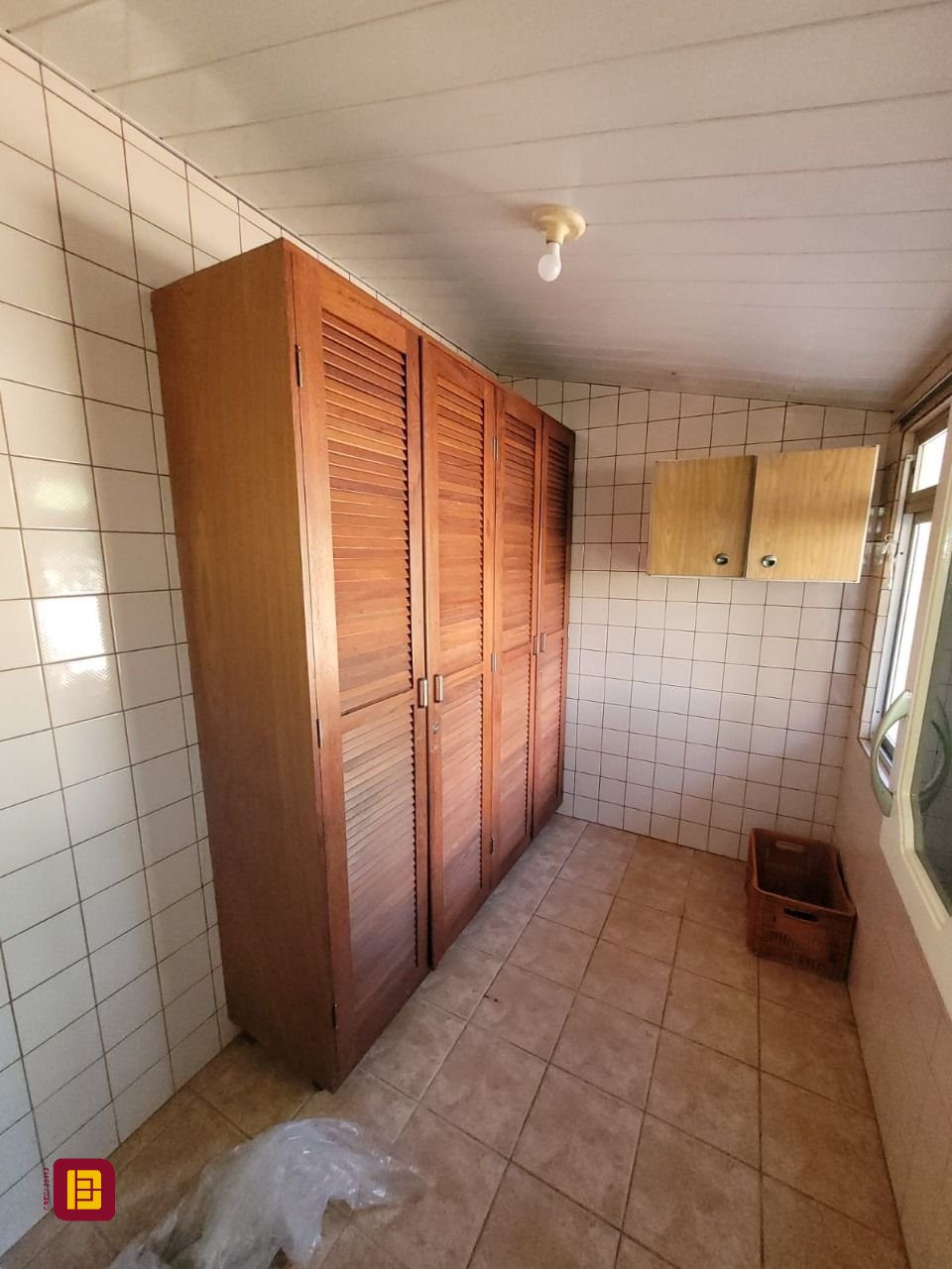 Casa com 138m², 4 quartos (sendo 1 suíte), 4 garagens, no bairro Estreito em Florianópolis