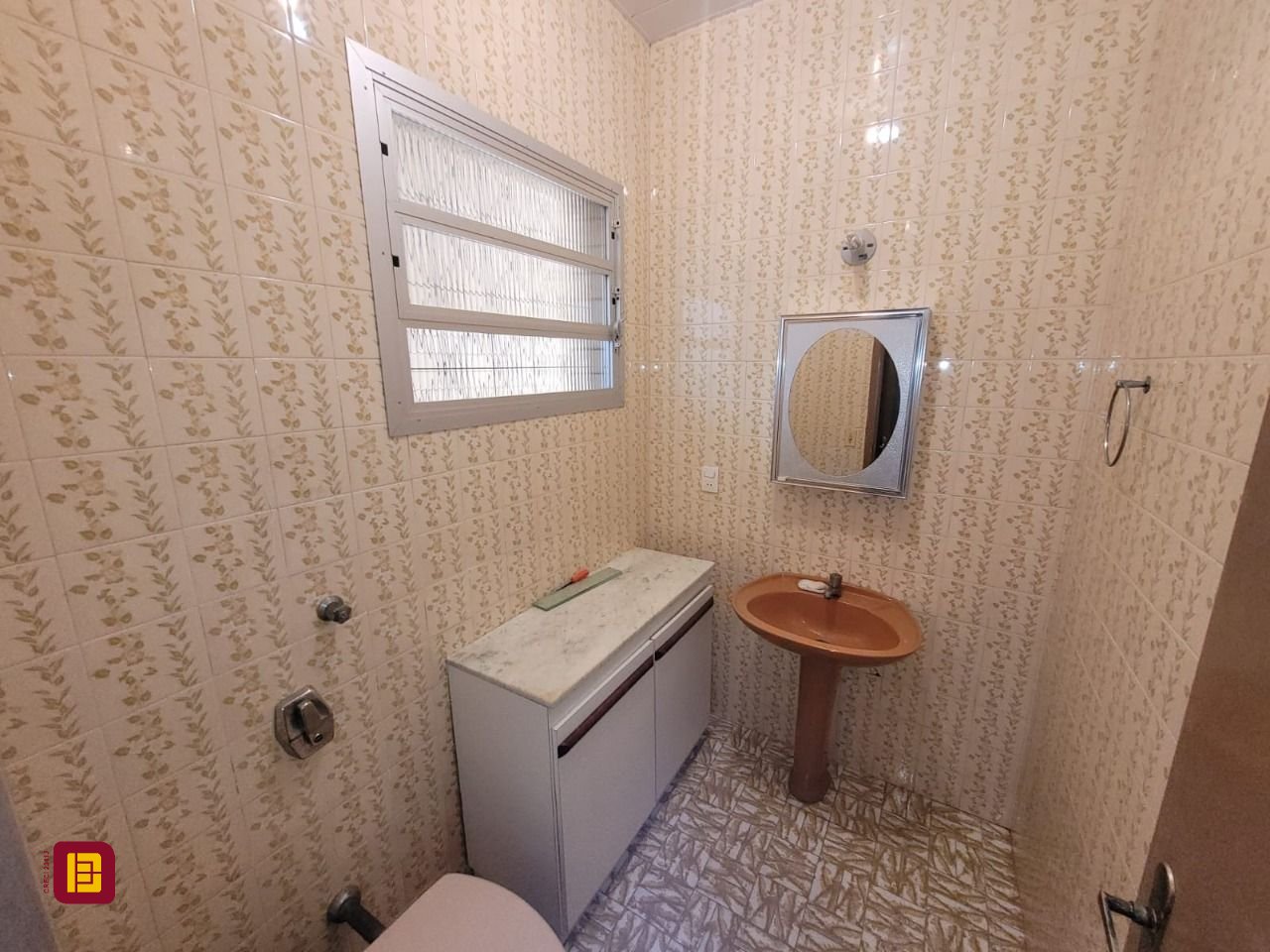 Casa com 138m², 4 quartos (sendo 1 suíte), 4 garagens, no bairro Estreito em Florianópolis