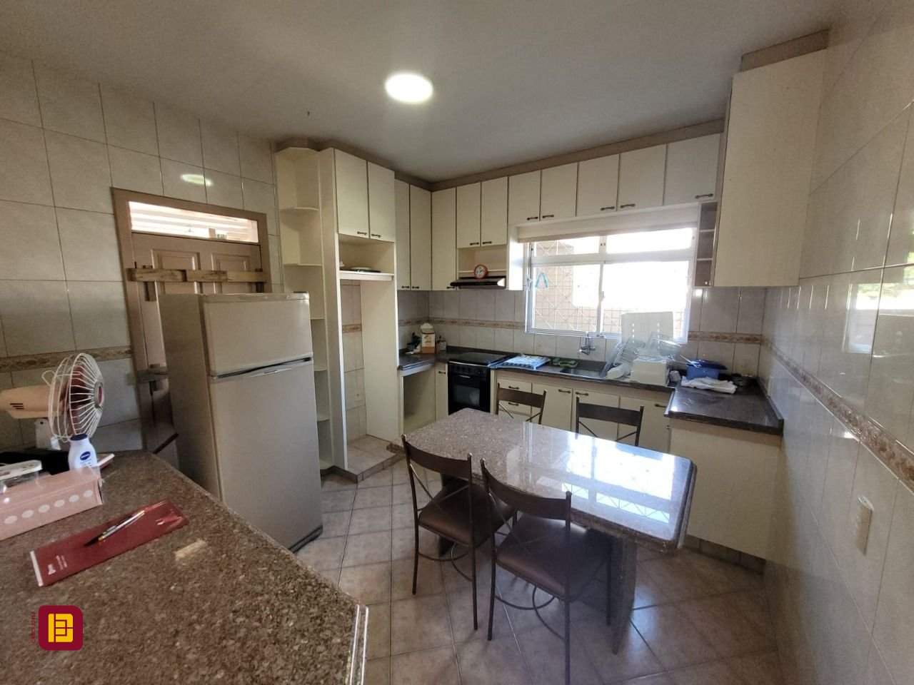 Casa com 138m², 4 quartos (sendo 1 suíte), 4 garagens, no bairro Estreito em Florianópolis