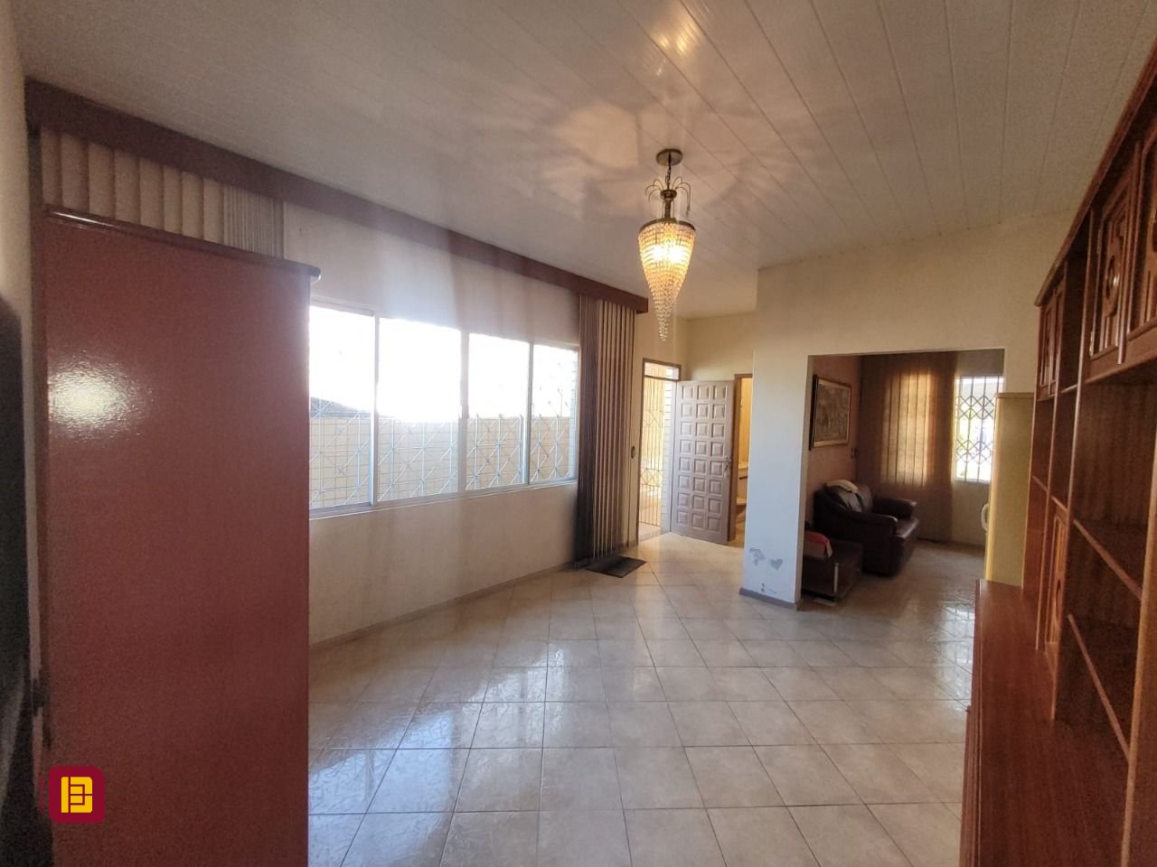 Casa com 138m², 4 quartos (sendo 1 suíte), 4 garagens, no bairro Estreito em Florianópolis