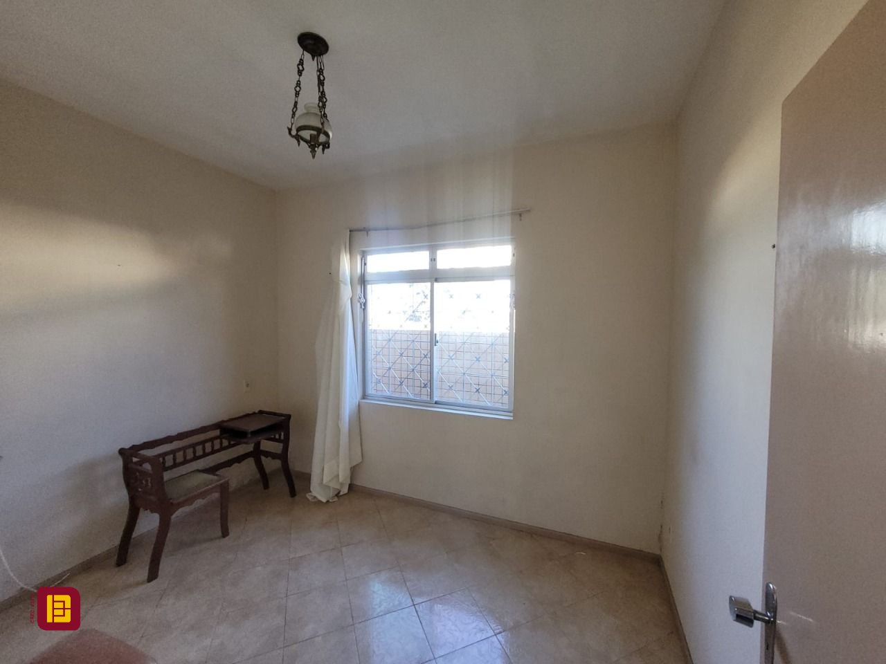 Casa com 138m², 4 quartos (sendo 1 suíte), 4 garagens, no bairro Estreito em Florianópolis