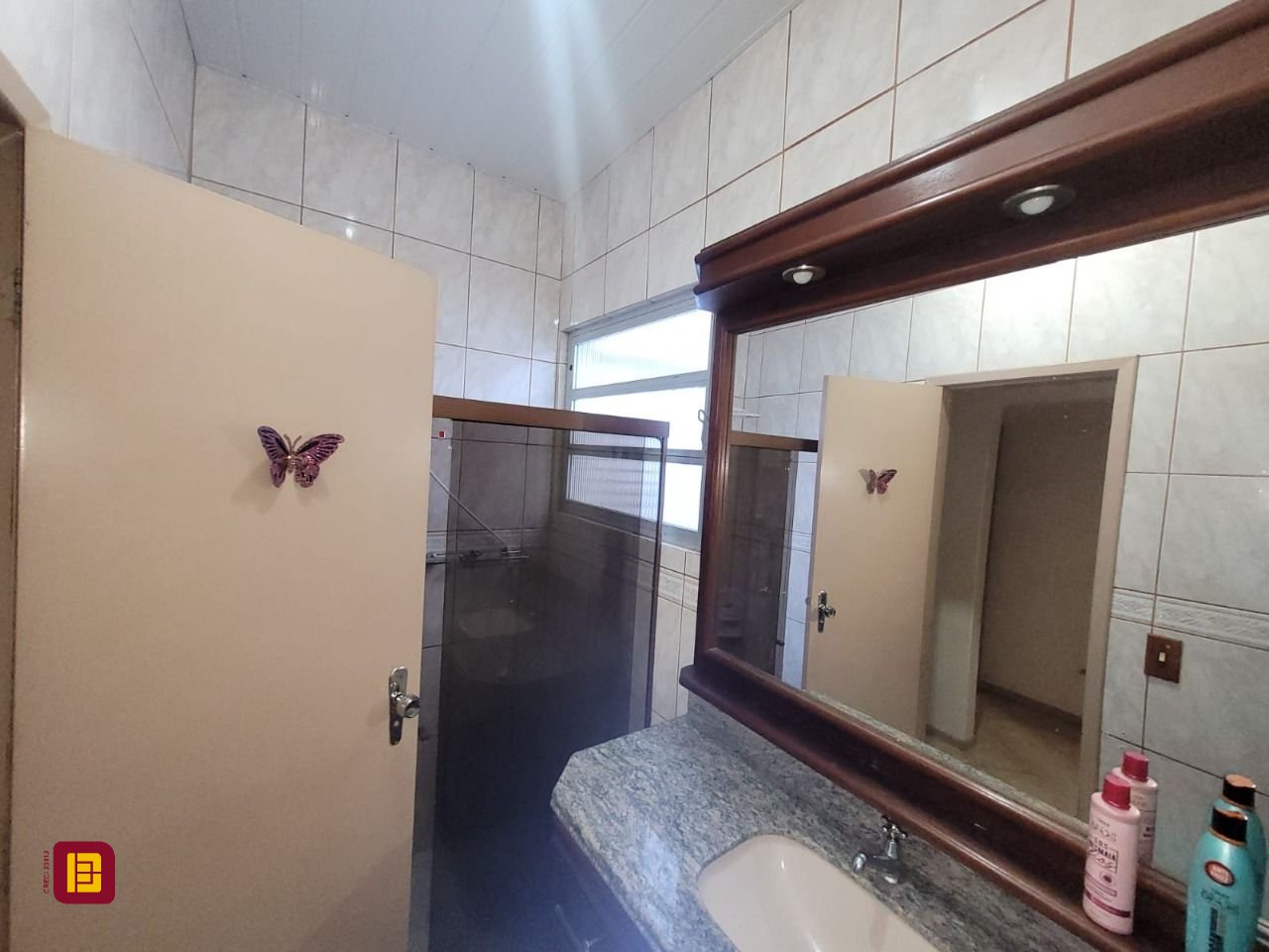 Casa com 138m², 4 quartos (sendo 1 suíte), 4 garagens, no bairro Estreito em Florianópolis