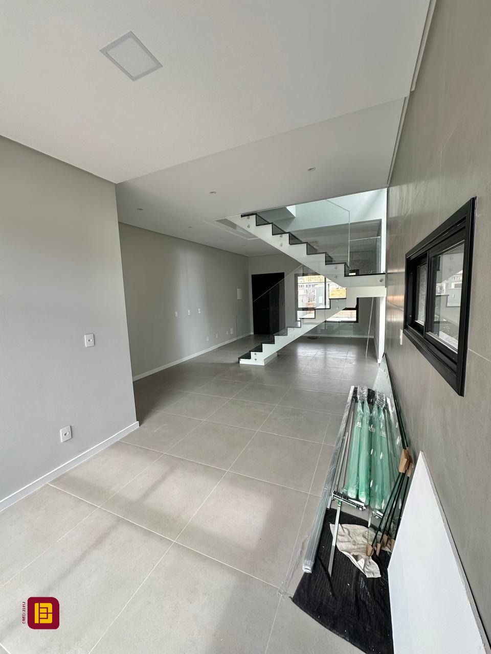 Casa com 165m², 6 quartos (sendo 3 suítes), 4 garagens, no bairro Ingleses em Florianópolis