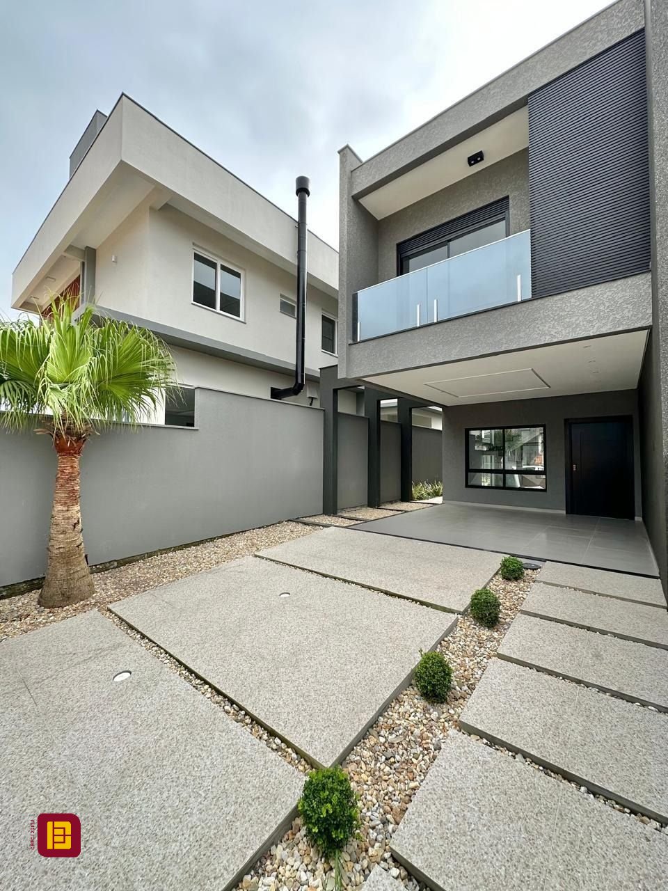 Casa com 165m², 6 quartos (sendo 3 suítes), 4 garagens, no bairro Ingleses em Florianópolis