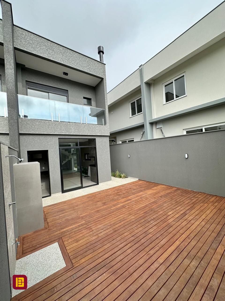 Casa com 165m², 6 quartos (sendo 3 suítes), 4 garagens, no bairro Ingleses em Florianópolis