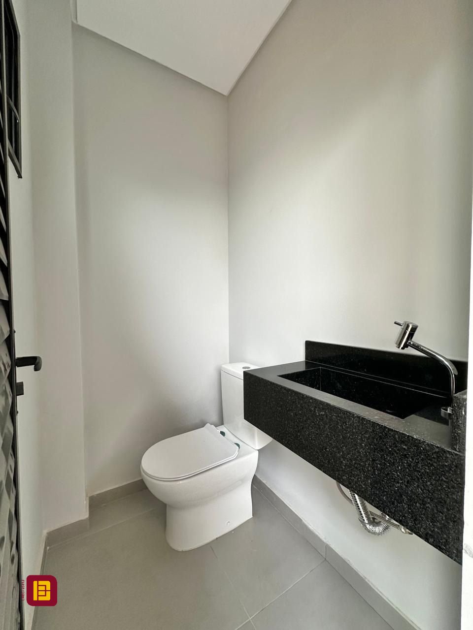 Casa com 165m², 6 quartos (sendo 3 suítes), 4 garagens, no bairro Ingleses em Florianópolis