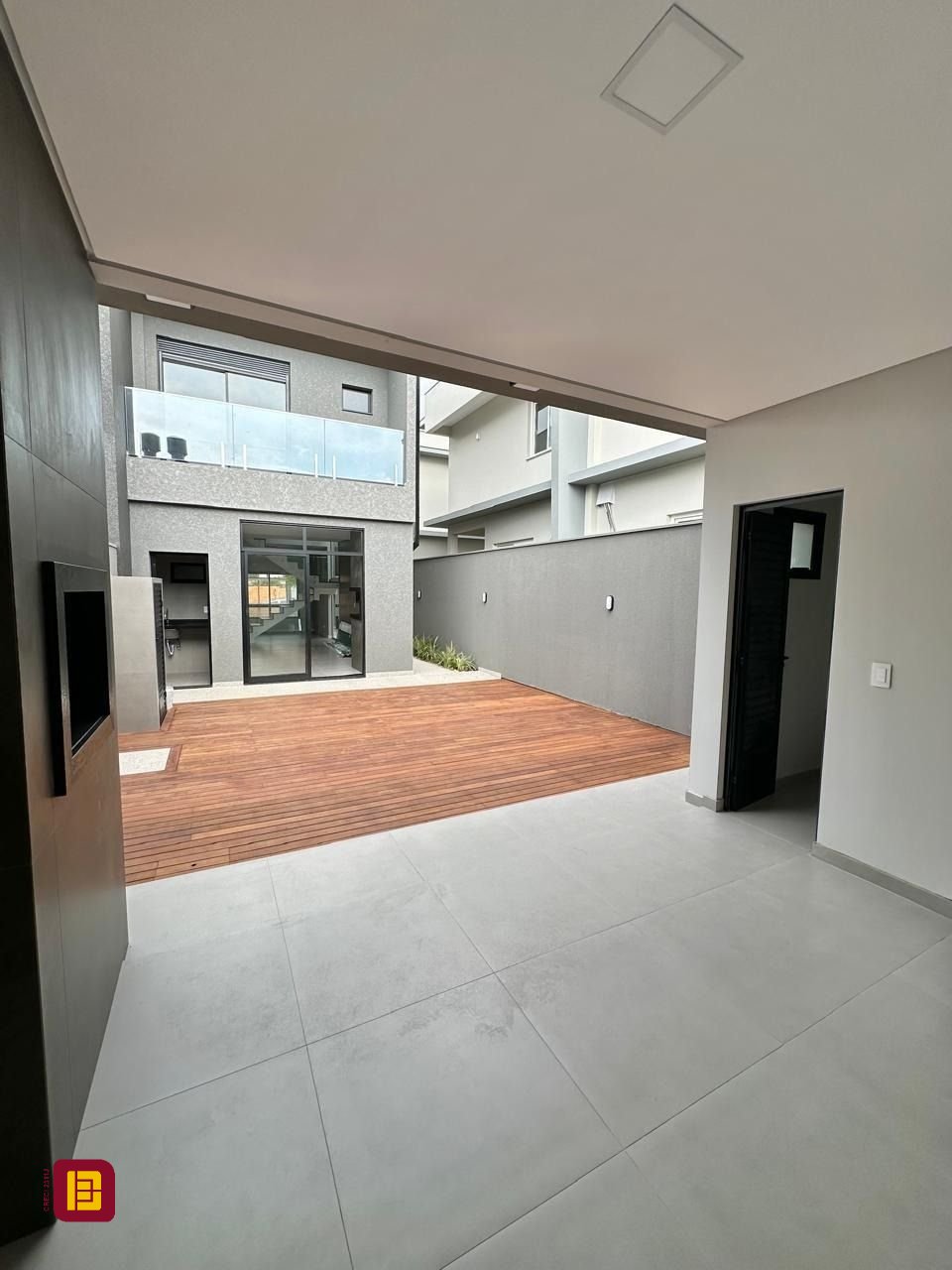 Casa com 165m², 6 quartos (sendo 3 suítes), 4 garagens, no bairro Ingleses em Florianópolis