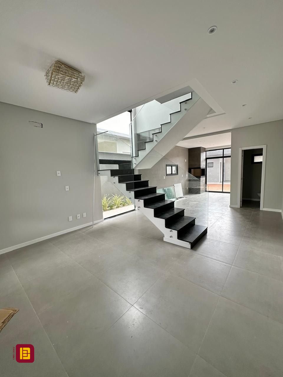 Casa com 165m², 6 quartos (sendo 3 suítes), 4 garagens, no bairro Ingleses em Florianópolis