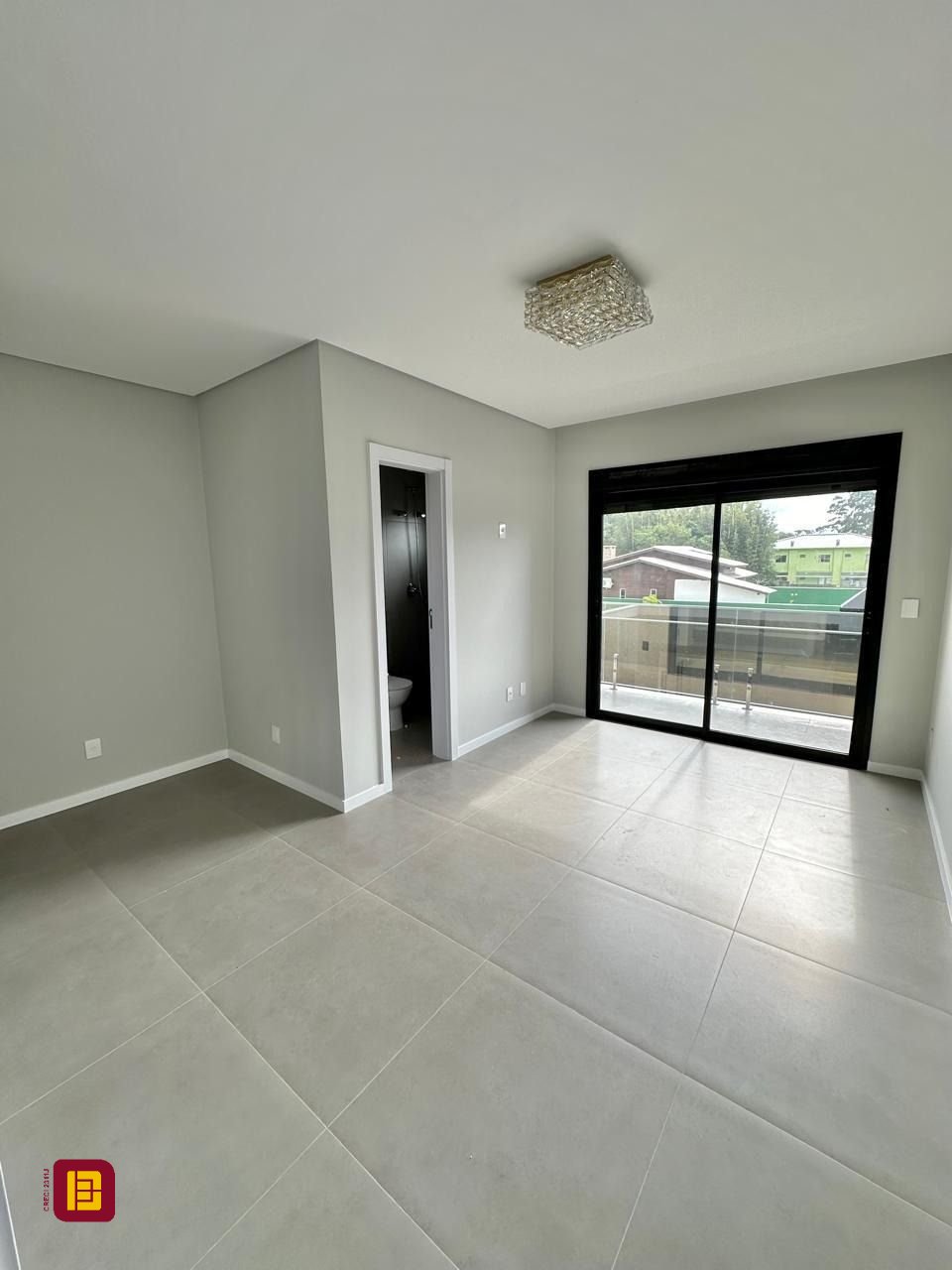 Casa com 165m², 6 quartos (sendo 3 suítes), 4 garagens, no bairro Ingleses em Florianópolis