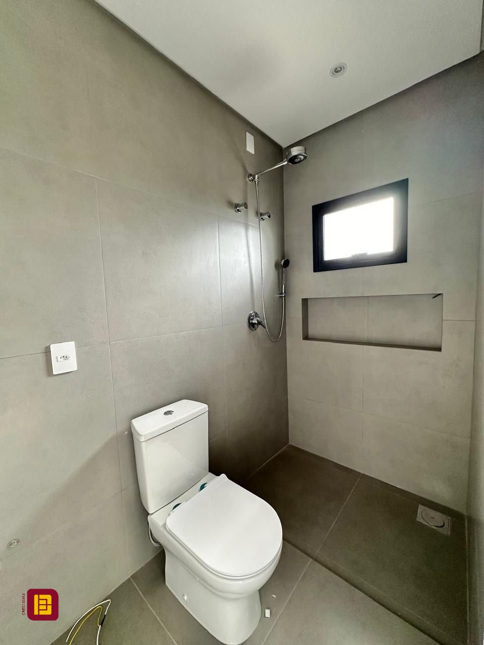 Casa com 165m², 6 quartos (sendo 3 suítes), 4 garagens, no bairro Ingleses em Florianópolis