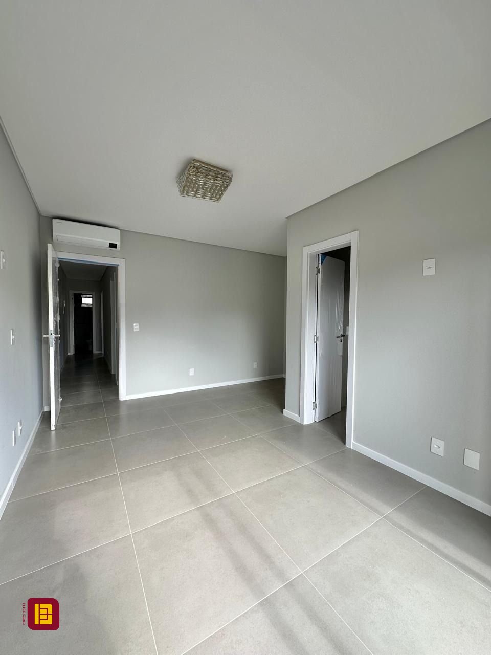 Casa com 165m², 6 quartos (sendo 3 suítes), 4 garagens, no bairro Ingleses em Florianópolis