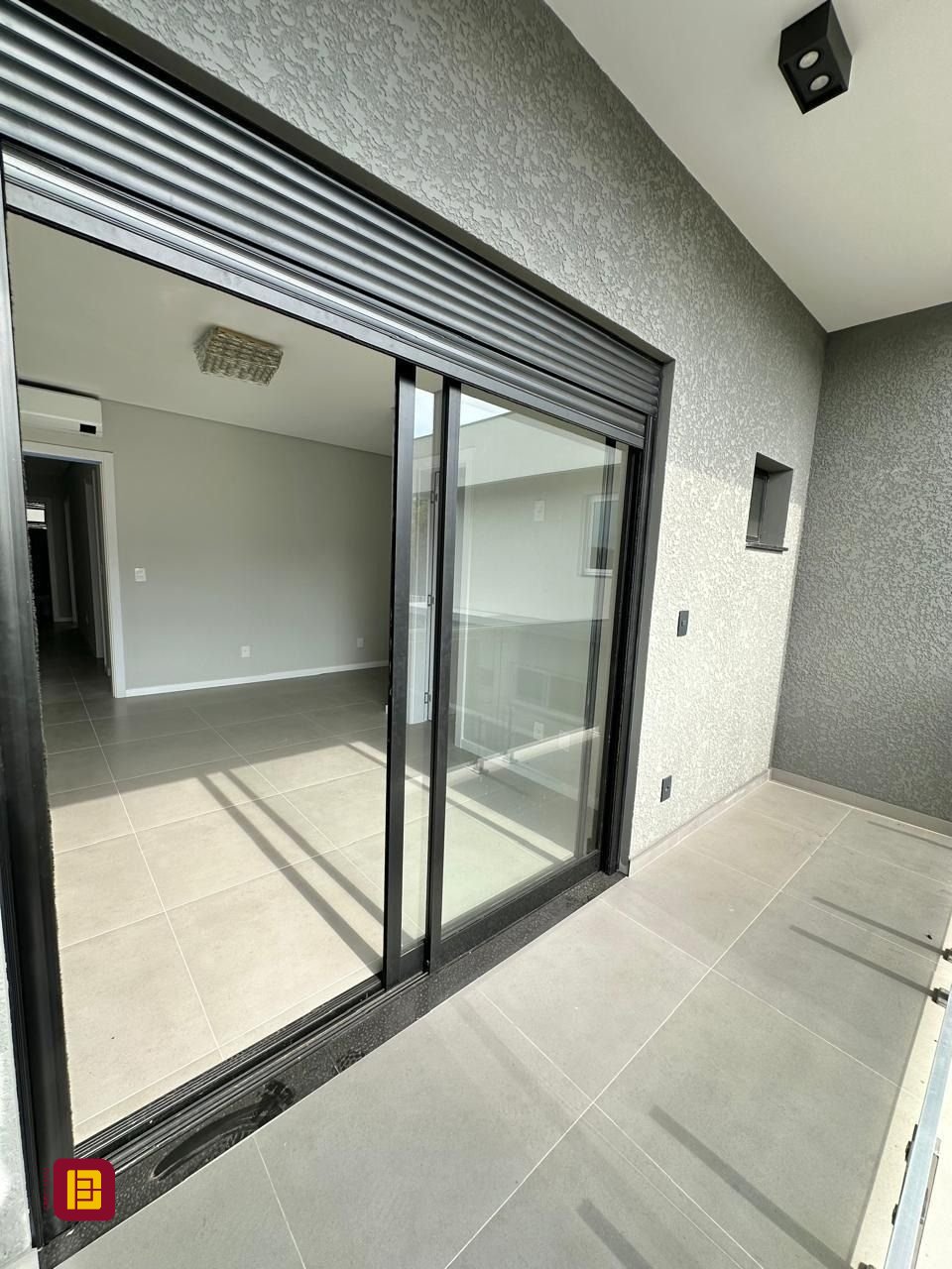 Casa com 165m², 6 quartos (sendo 3 suítes), 4 garagens, no bairro Ingleses em Florianópolis
