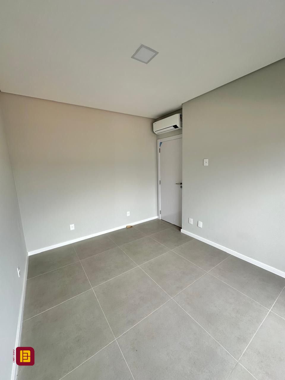Casa com 165m², 6 quartos (sendo 3 suítes), 4 garagens, no bairro Ingleses em Florianópolis