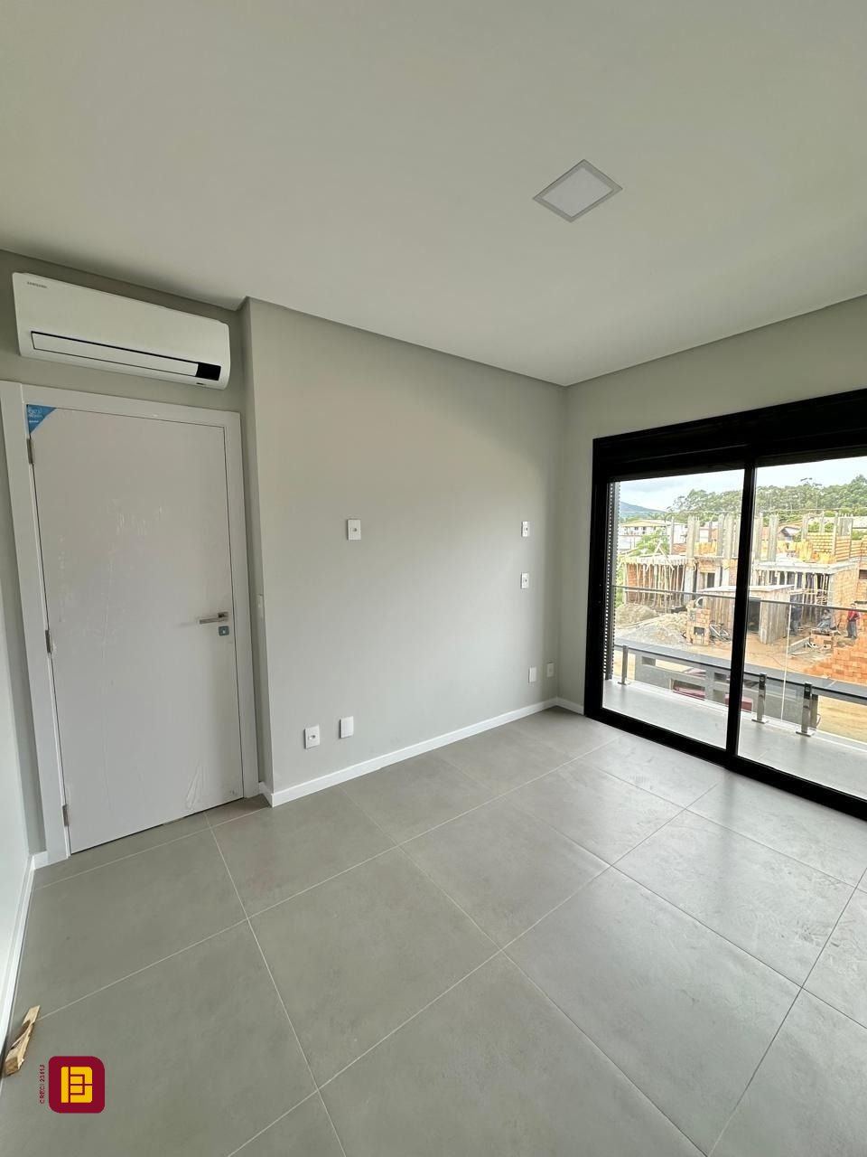 Casa com 165m², 6 quartos (sendo 3 suítes), 4 garagens, no bairro Ingleses em Florianópolis