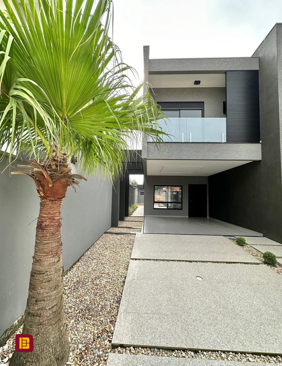 Casa com 165m², 6 quartos (sendo 3 suítes), 4 garagens, no bairro Ingleses em Florianópolis