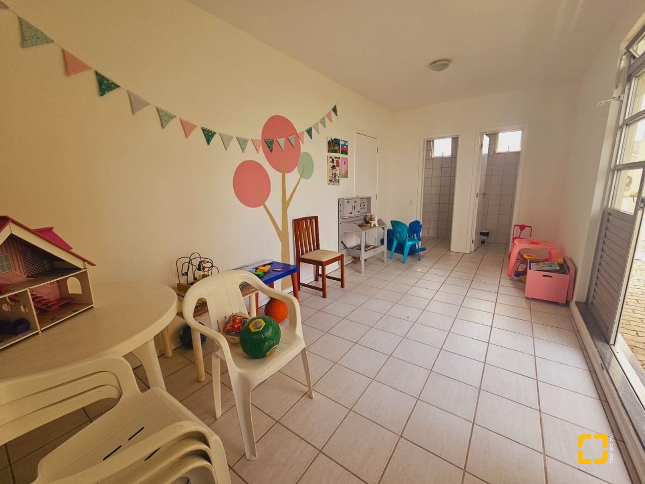 Apartamento com 108m², 4 quartos (sendo 1 suíte), 1 garagem, no bairro Bom Abrigo em Florianópolis