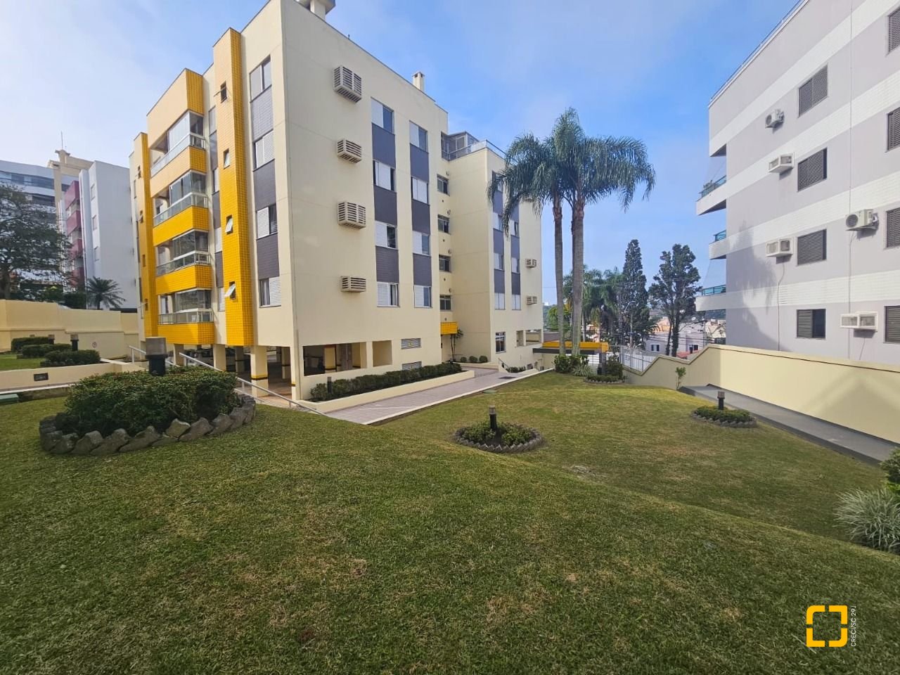 Apartamento com 108m², 4 quartos (sendo 1 suíte), 1 garagem, no bairro Bom Abrigo em Florianópolis