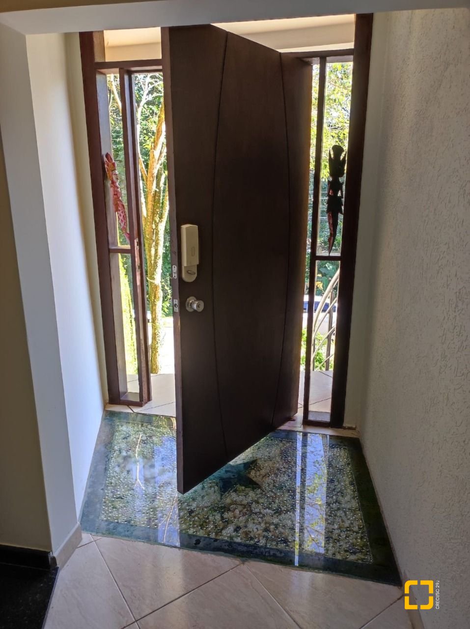 Casa de Condomínio com 287m², 6 quartos (sendo 4 suítes), 3 garagens, no bairro Bosque das Mansões em São José