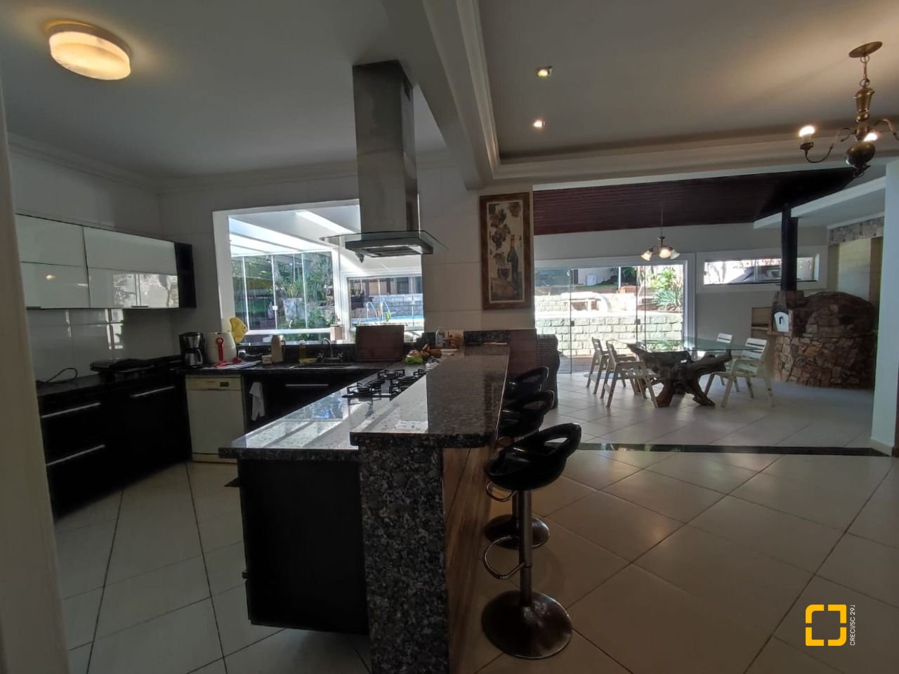 Casa de Condomínio com 287m², 6 quartos (sendo 4 suítes), 3 garagens, no bairro Bosque das Mansões em São José