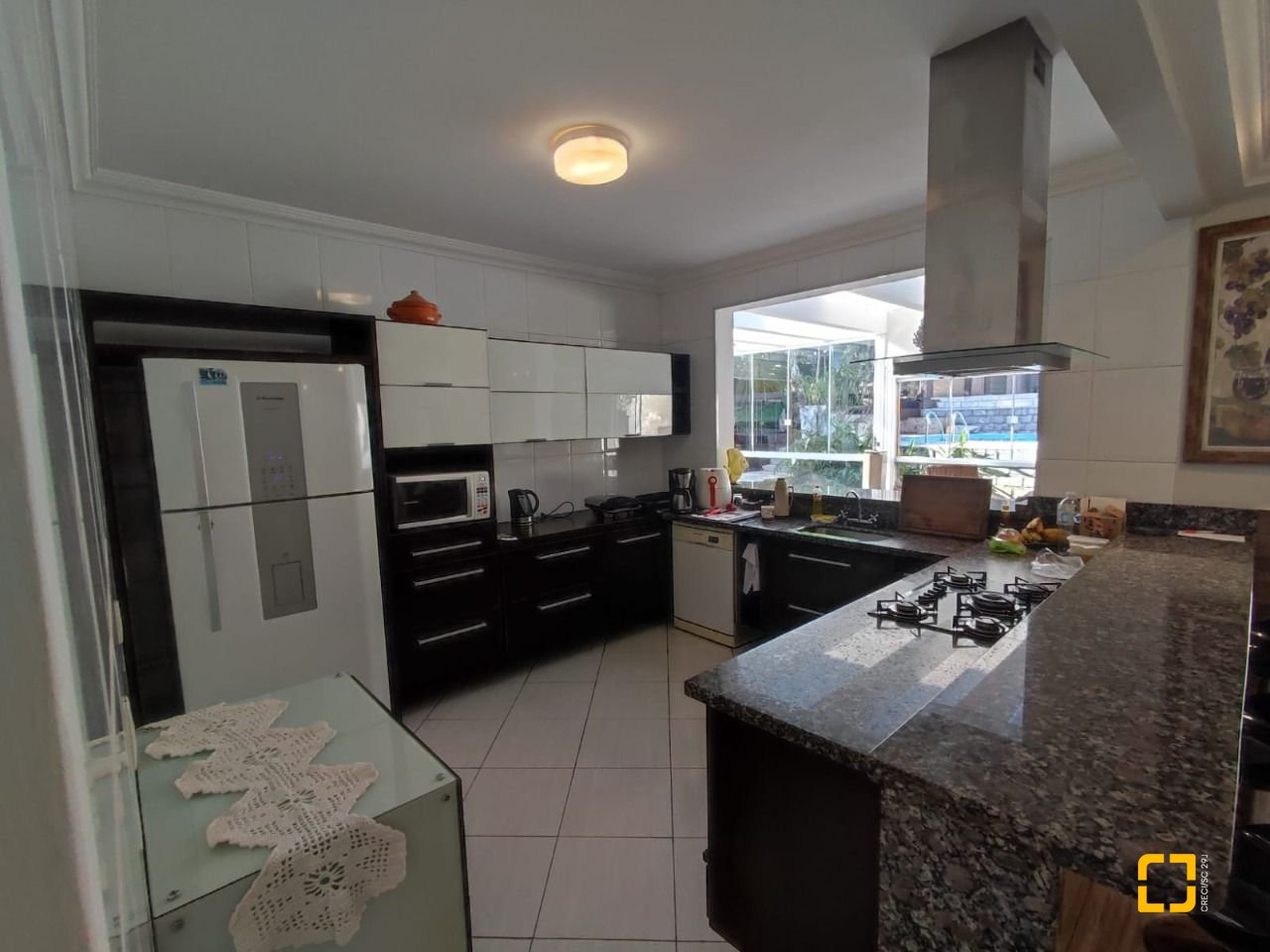 Casa de Condomínio com 287m², 6 quartos (sendo 4 suítes), 3 garagens, no bairro Bosque das Mansões em São José