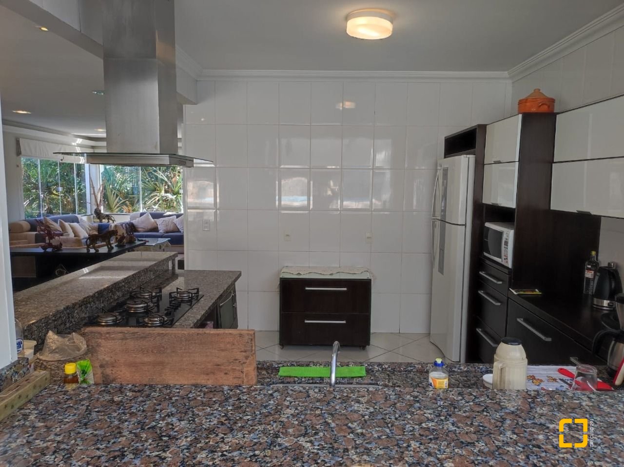 Casa de Condomínio com 287m², 6 quartos (sendo 4 suítes), 3 garagens, no bairro Bosque das Mansões em São José