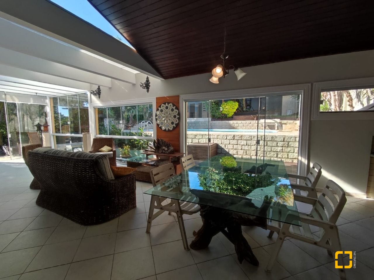 Casa de Condomínio com 287m², 6 quartos (sendo 4 suítes), 3 garagens, no bairro Bosque das Mansões em São José