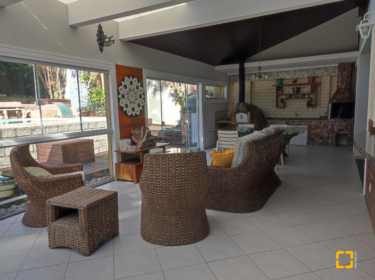 Casa de Condomínio com 287m², 6 quartos (sendo 4 suítes), 3 garagens, no bairro Bosque das Mansões em São José