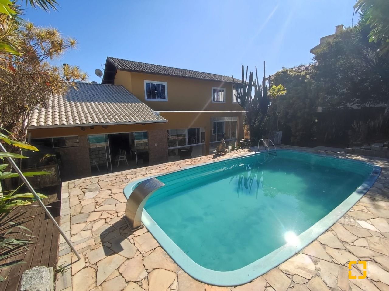 Casa de Condomínio com 287m², 6 quartos (sendo 4 suítes), 3 garagens, no bairro Bosque das Mansões em São José