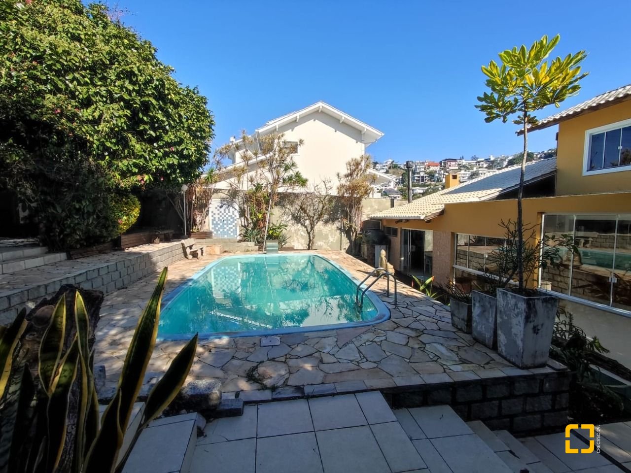 Casa de Condomínio com 287m², 6 quartos (sendo 4 suítes), 3 garagens, no bairro Bosque das Mansões em São José