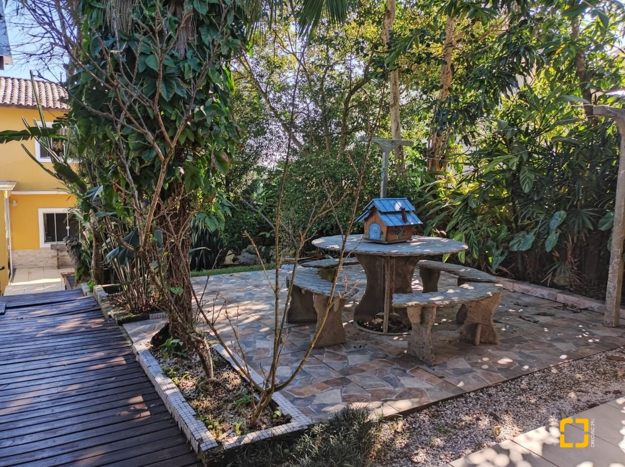 Casa de Condomínio com 287m², 6 quartos (sendo 4 suítes), 3 garagens, no bairro Bosque das Mansões em São José