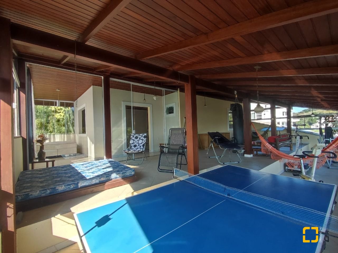 Casa de Condomínio com 287m², 6 quartos (sendo 4 suítes), 3 garagens, no bairro Bosque das Mansões em São José