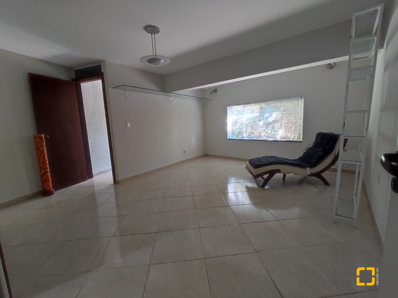 Casa de Condomínio com 287m², 6 quartos (sendo 4 suítes), 3 garagens, no bairro Bosque das Mansões em São José