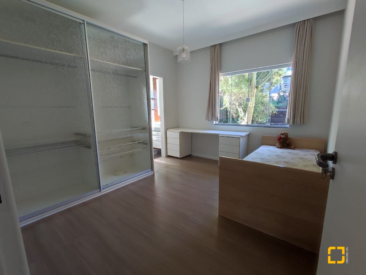 Casa de Condomínio com 287m², 6 quartos (sendo 4 suítes), 3 garagens, no bairro Bosque das Mansões em São José