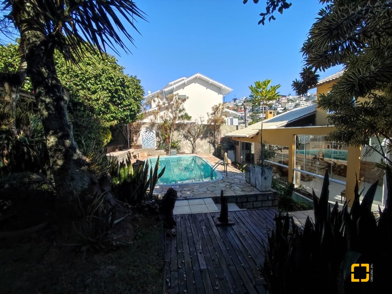 Casa de Condomínio com 287m², 6 quartos (sendo 4 suítes), 3 garagens, no bairro Bosque das Mansões em São José