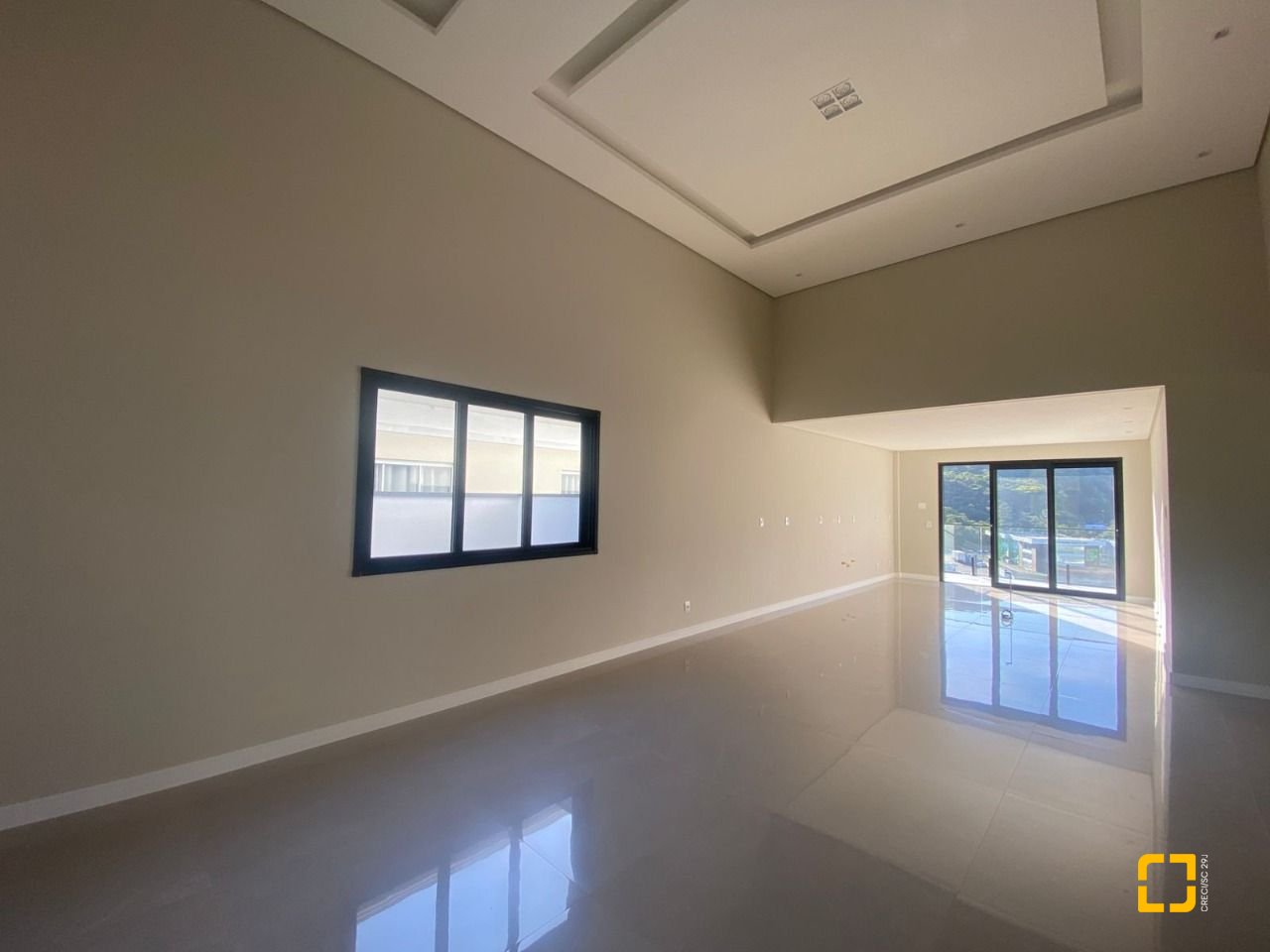 Casa com 300m², 3 quartos (sendo 2 suítes), 2 garagens, no bairro Pedra Branca em Palhoça