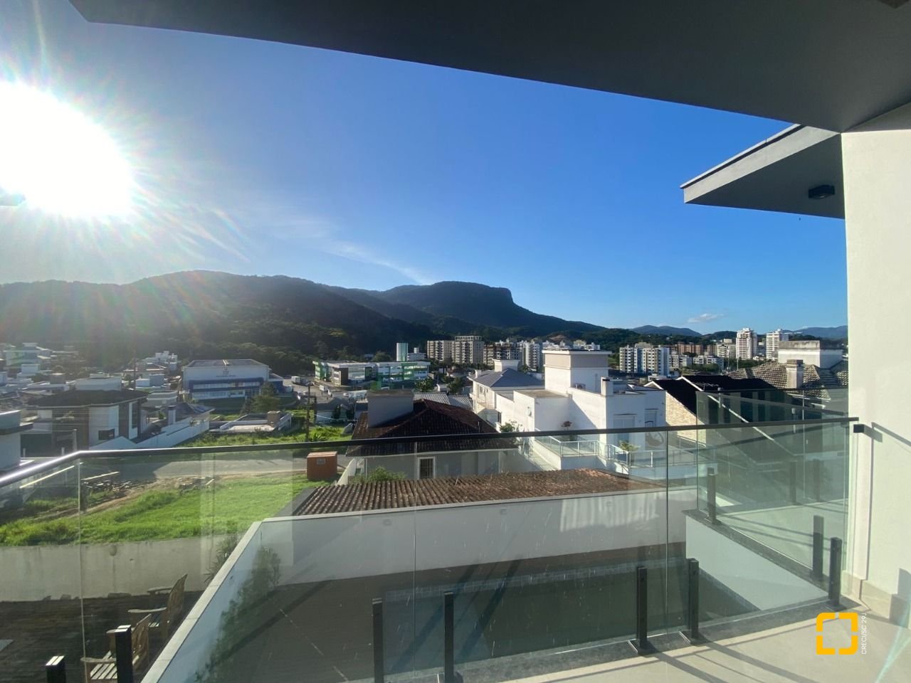 Casa com 300m², 3 quartos (sendo 2 suítes), 2 garagens, no bairro Pedra Branca em Palhoça