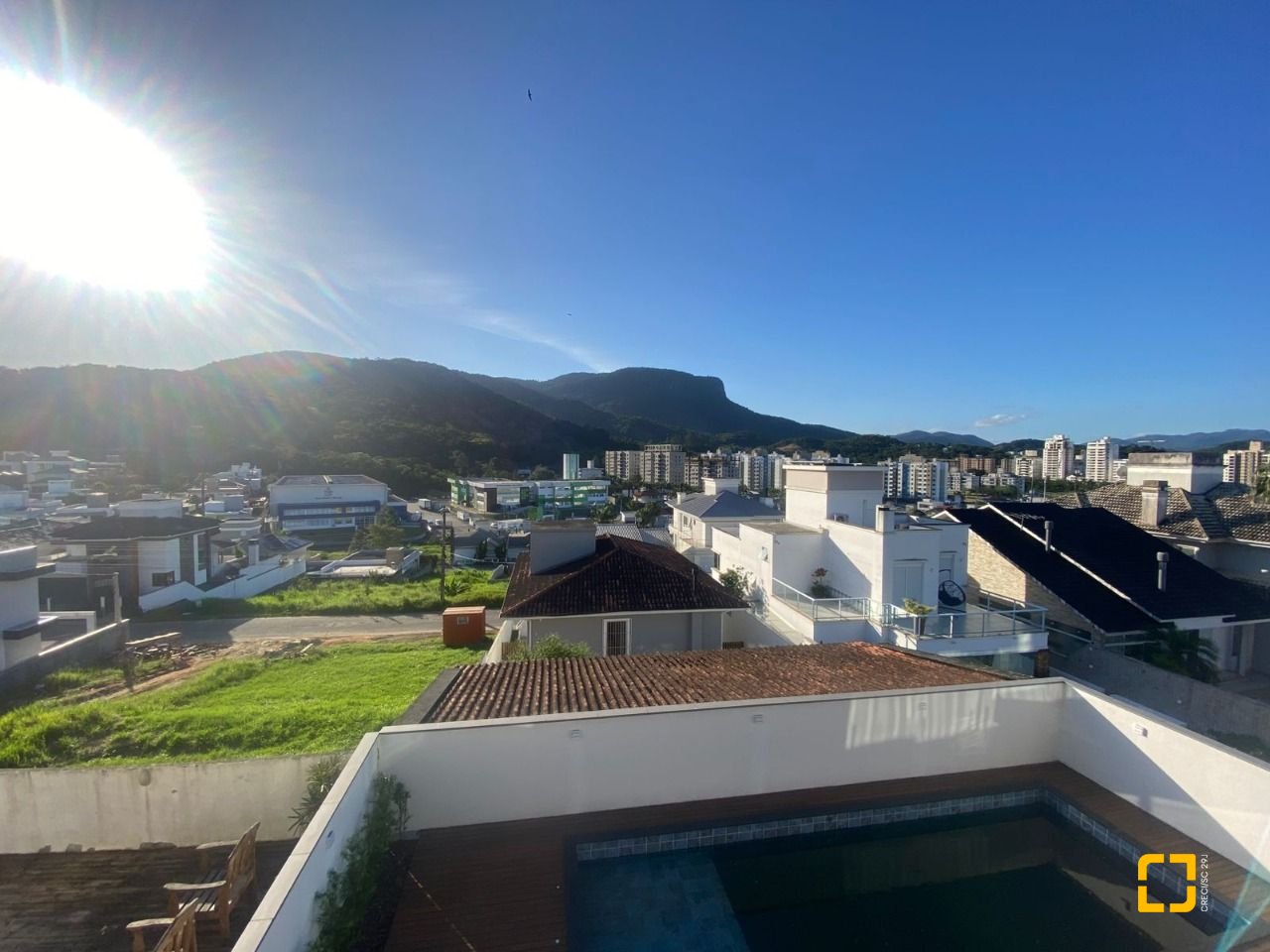Casa com 300m², 3 quartos (sendo 2 suítes), 2 garagens, no bairro Pedra Branca em Palhoça