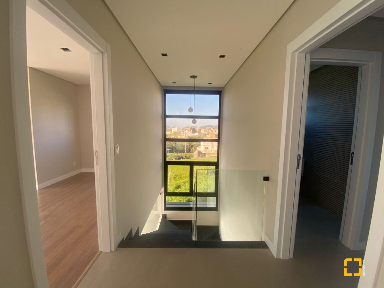 Casa com 300m², 3 quartos (sendo 2 suítes), 2 garagens, no bairro Pedra Branca em Palhoça