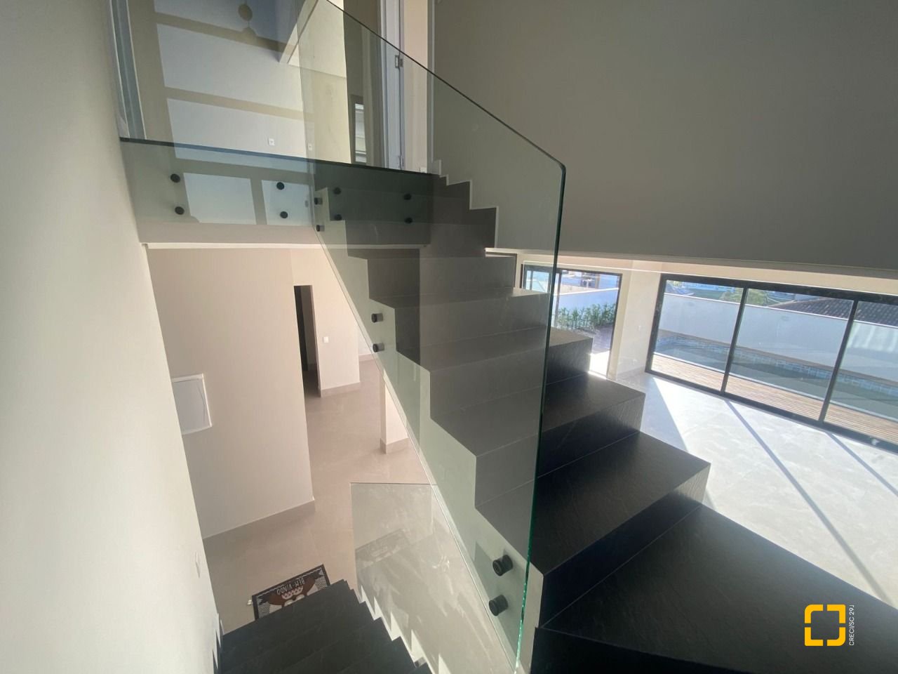 Casa com 300m², 3 quartos (sendo 2 suítes), 2 garagens, no bairro Pedra Branca em Palhoça