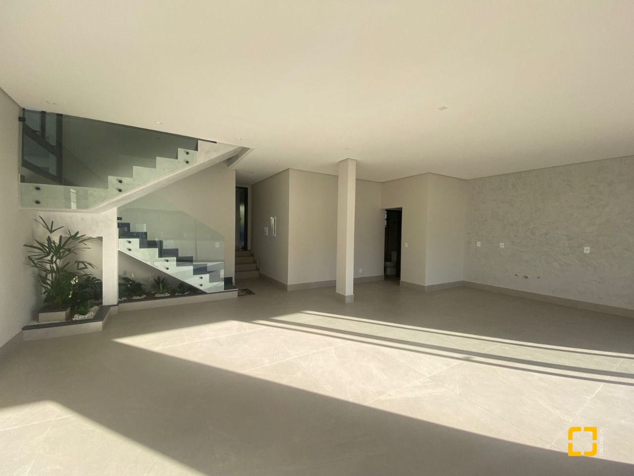 Casa com 300m², 3 quartos (sendo 2 suítes), 2 garagens, no bairro Pedra Branca em Palhoça