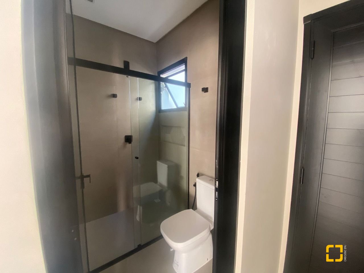 Casa com 300m², 3 quartos (sendo 2 suítes), 2 garagens, no bairro Pedra Branca em Palhoça